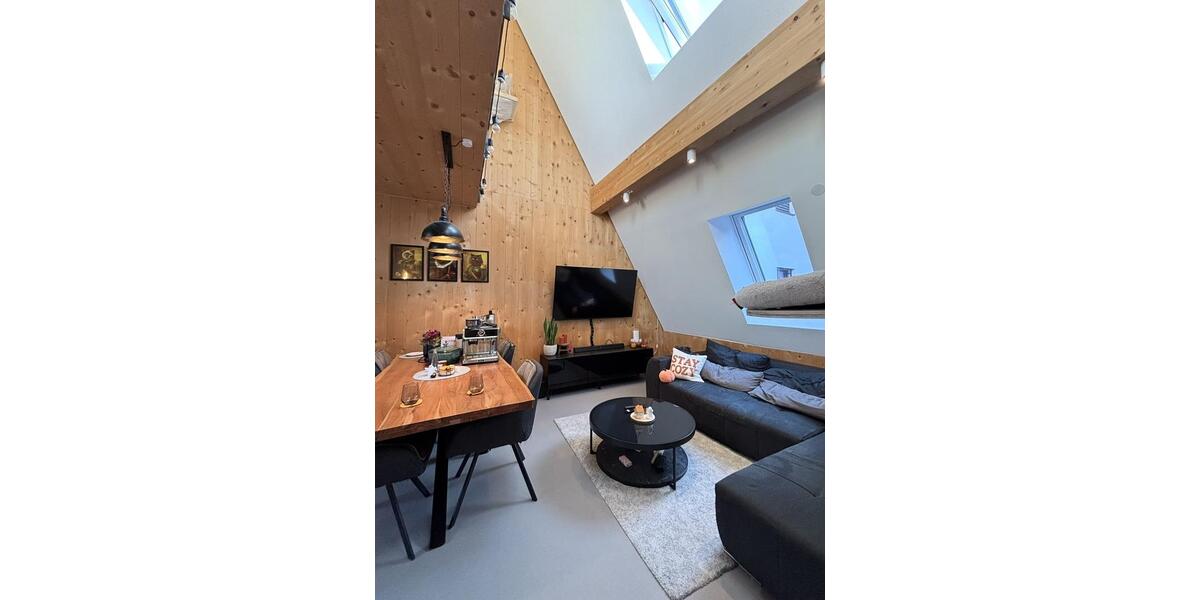 Stilvoll wohnen: Moderne 3,5-Zimmer-Maisonette mit Balkon und Stellplatz 3 zimmer