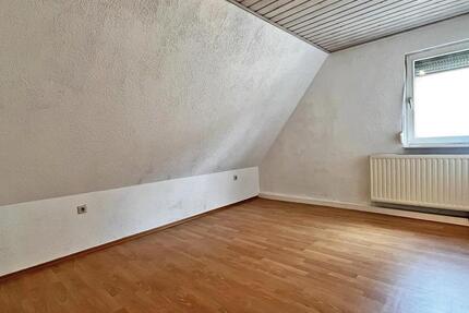 Gemütliche 3 Zimmer im Dachgeschoss - optimaler Grundriss - inkl. gepflegtem Bad & EBK 3 zimmer