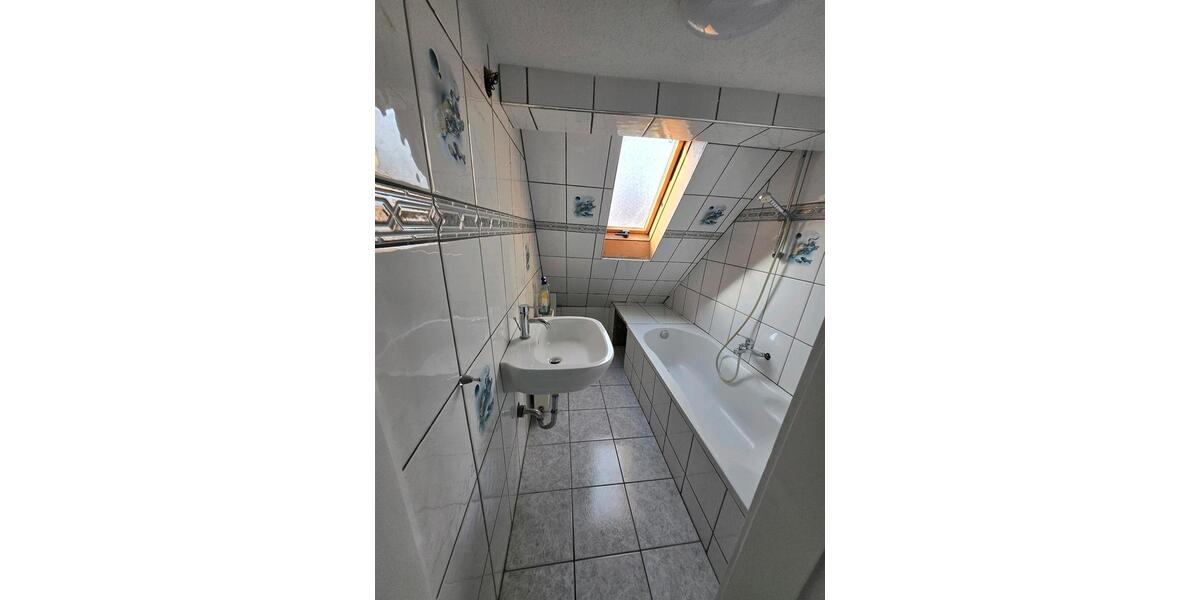 Dachgeschoßwohnung Backnang - 3 Zimmer, 65 m&sup2;, 1.000&euro; | Angebot:26644326