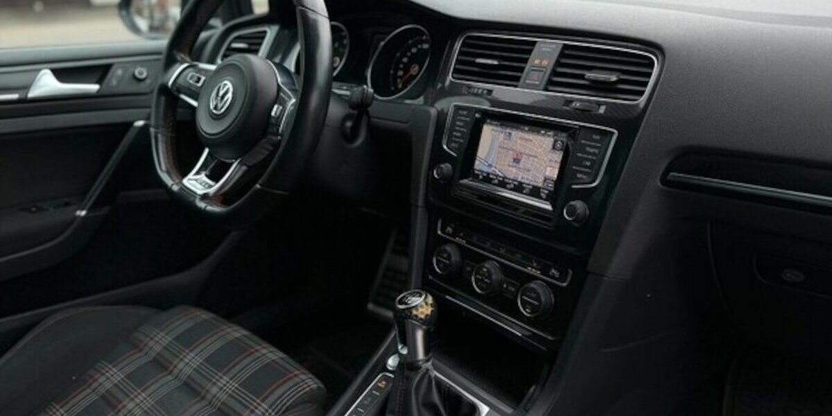 VW Golf VII Lim. GTI BMT Kamera ABT 300 PS 198.000 km 12.490 &euro; Neckarsulm 74172