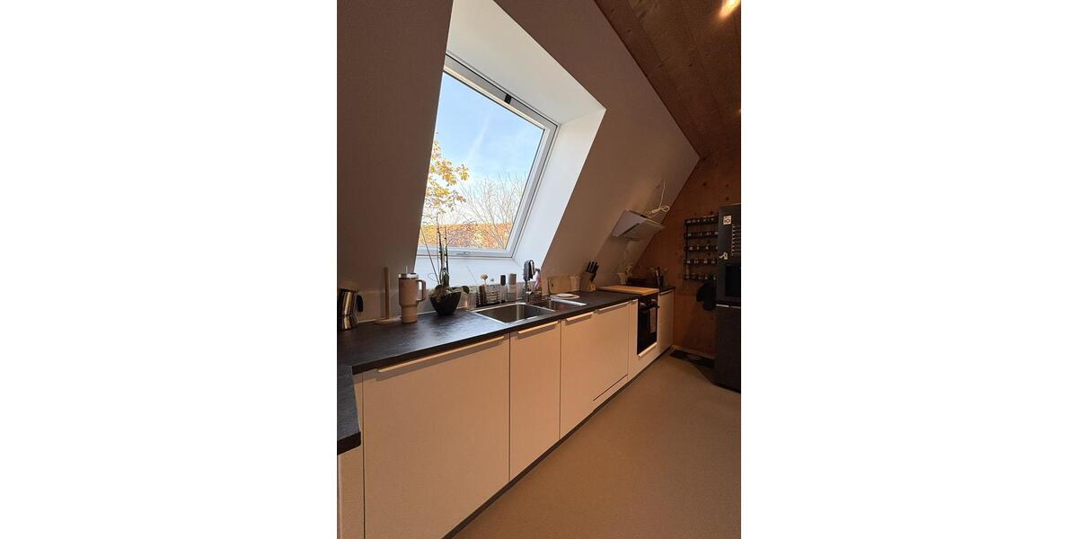 Stilvoll wohnen: Moderne 3,5-Zimmer-Maisonette mit Balkon und Stellplatz 3 zimmer