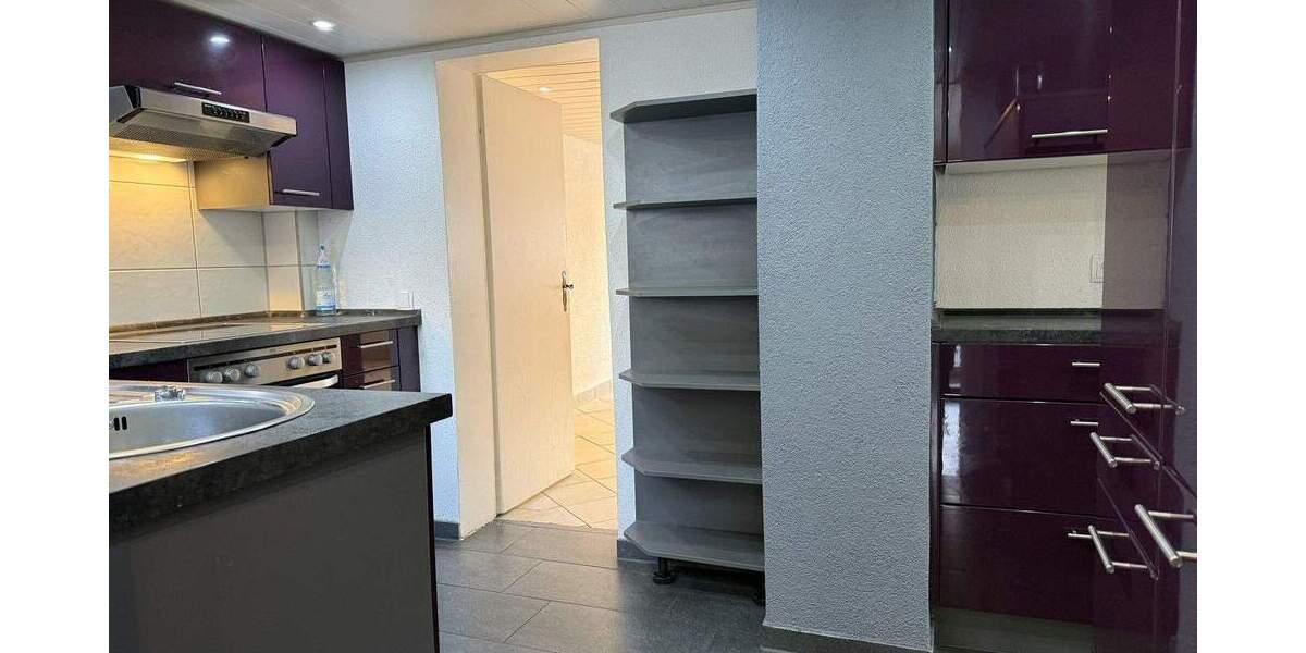 Gemütliches Wohnhaus mit Scheune, Innenhof Stellplätze für 6 Autos, Garten 5 zimmer