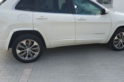 Jeep Cherokee 68.500 km 19.990 &euro; Zaisenhausen 75059