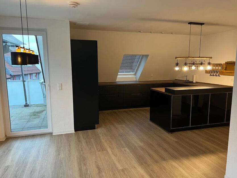 Helle 4-Zimmerwohnung mit Balkon und Einbauküche zimmer