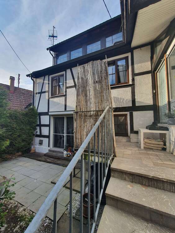 Haus zum Kaufen in Tamm 550.000 € 256.31 m²