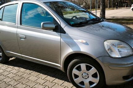 Toyota Yaris 99.000 km 2.750 &euro; Ludwigsburg 71634
