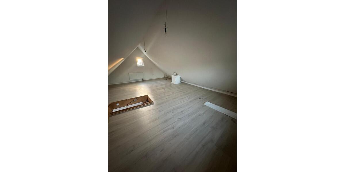 Etagenwohnung Oedheim - 5 Zimmer, 140 m&sup2;, 1.460&euro; | Angebot:27557894
