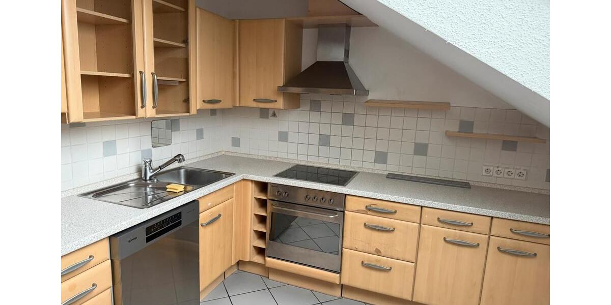 Helle 3-Zimmer-Dachgeschosswohnung mit Einbauküche in Ngt 3 zimmer