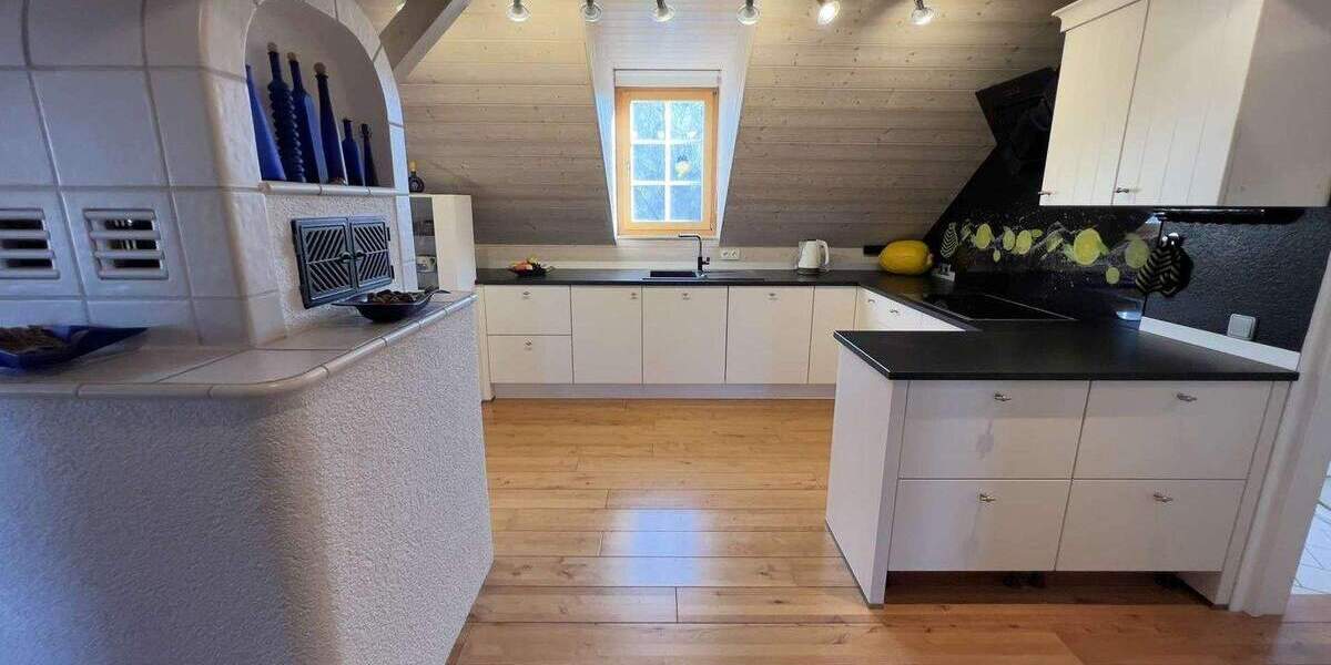 Historische Immobilie im Schweizer Stil: Saniertes Dreifamilienhaus mit Garten & Garage 8 zimmer