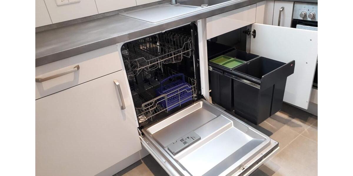 Moderne Dachgeschosswohnung in kernsaniertem 3-Familienhaus 4 zimmer