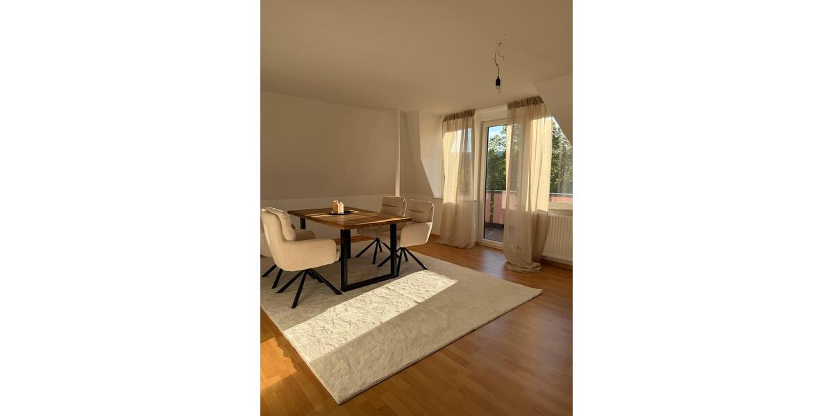 Dachgeschoßwohnung Heilbronn Kernstadt - 2.5 Zimmer, 82 m&sup2;, 1.060&euro; | Angebot:26663418