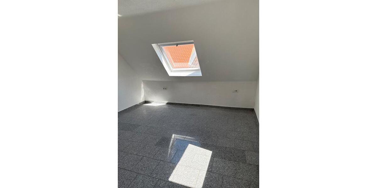 Dachgeschoßwohnung Gemmingen - 4 Zimmer, 90 m&sup2;, 1.400&euro; | Angebot:26396617