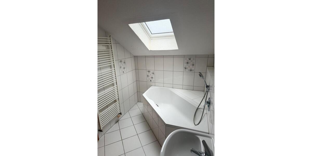 Helle 3-Zimmer-Dachgeschosswohnung mit Einbauküche in Ngt 3 zimmer