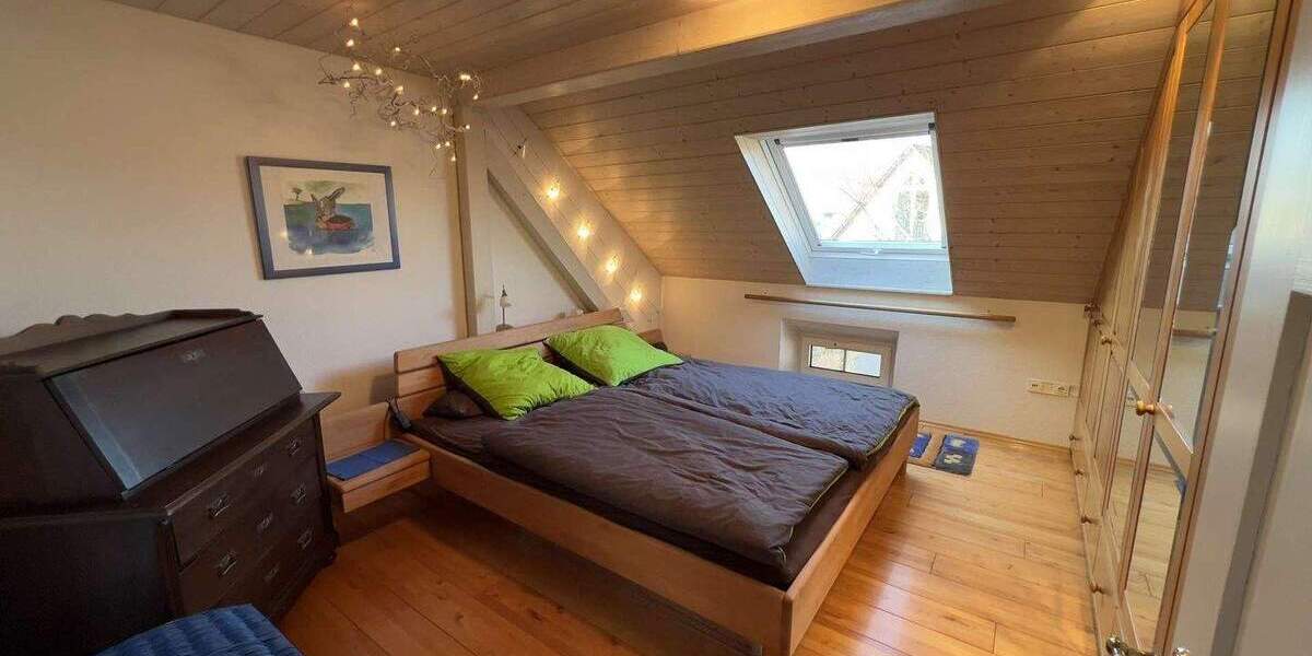 Historische Immobilie im Schweizer Stil: Saniertes Dreifamilienhaus mit Garten & Garage 8 zimmer