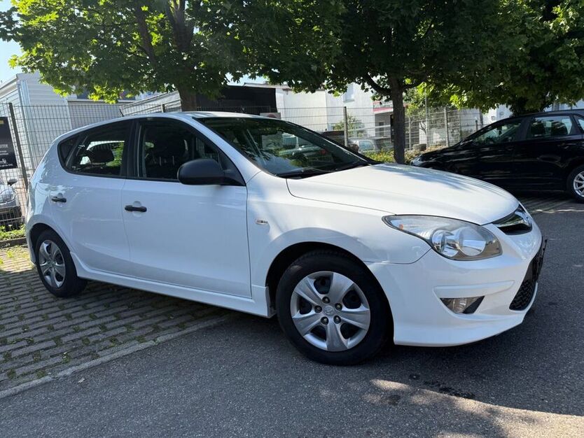 i30