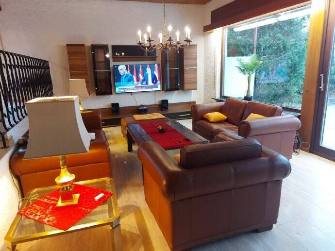 Mehrfamilienhaus, Wohnhaus Leingarten Großgartach - 8 Zimmer, 250 m&sup2;, 4.000&euro; | Angebot:25361394