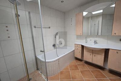 EXKLUSIVES WOHNEN IN ERHÖHTER AUSSICHTSLAGE - Einfamilienhaus Leingarten | Angebot:27093429