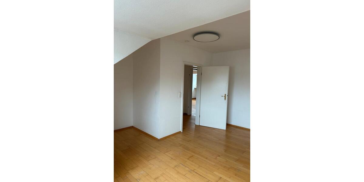 Dachgeschoßwohnung Heilbronn - 4 Zimmer, 97 m&sup2;, 1.190&euro; | Angebot:24472362