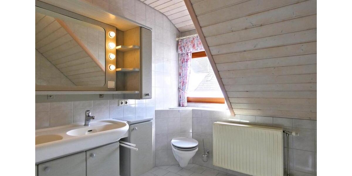 Dachgeschoßwohnung Heilbronn Frankenbach - 4.5 Zimmer, 137 m&sup2;, 1.100&euro; | Angebot:25416706