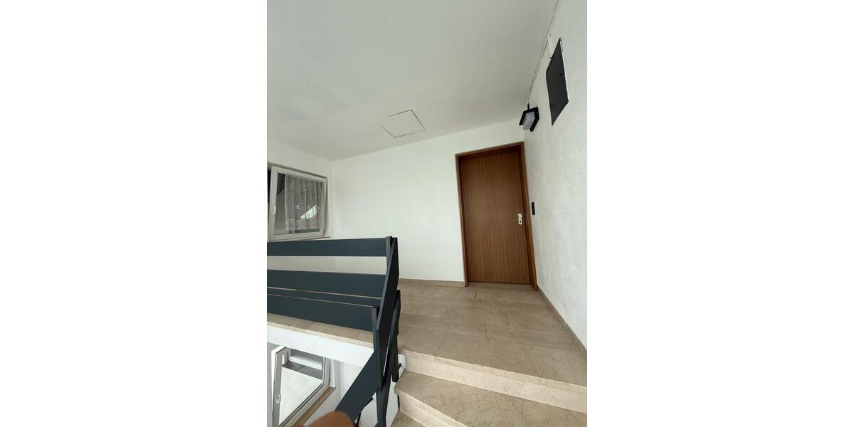 Dachgeschoßwohnung Freiberg am Neckar - 2 Zimmer, 66 m&sup2;, 900&euro; | Angebot:25422858