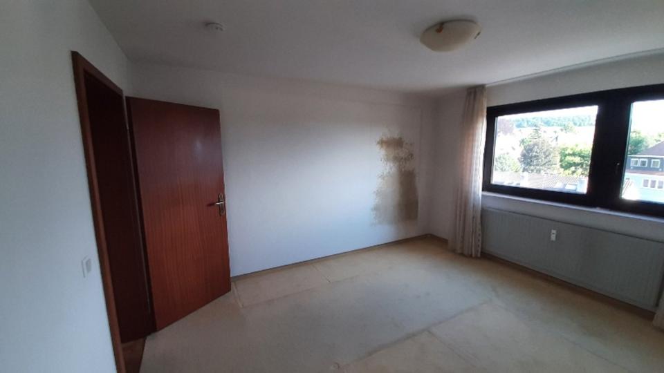 3,5 Zimmer Wohnung + Hobbyraum mit separatem WC u. Dusche 3 zimmer