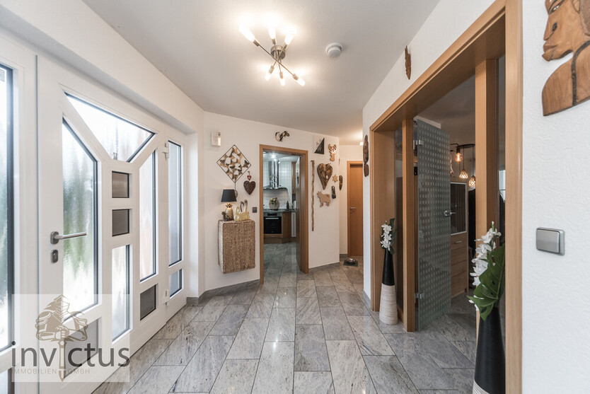 Wohnen mit Stil: Großzügiges Haus mit 6 Zimmern, Wintergarten, Doppelgarage, Kamin & Einliegerwhg! 6.5 zimmer