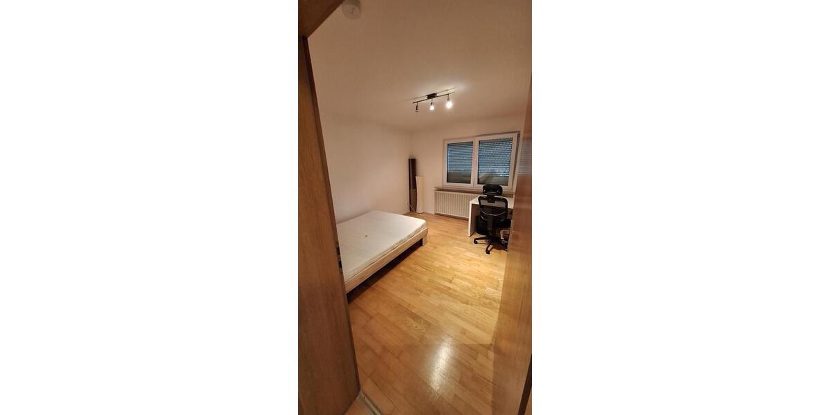 Etagenwohnung Mosbach - 5 Zimmer, 12 m&sup2;, 345&euro; | Angebot:25022211