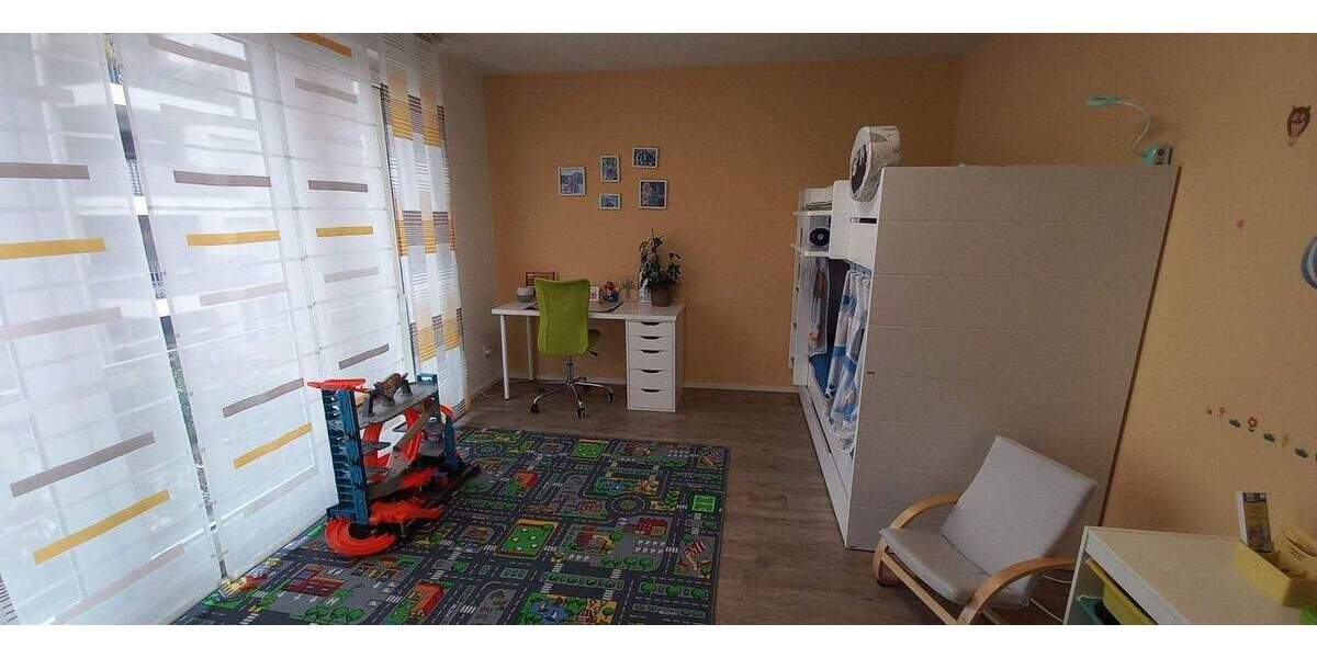 Große - neuwertige 4,5 Zimmer Wohnung zum Wohlfühlen - keine Provision VB 4 zimmer