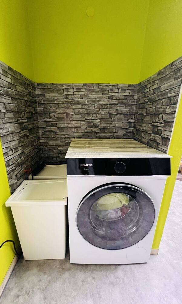 Helle 4,5 Zimmer-Wohnung mit Balkon, Aufzug und Tiefgaragenstellplatz in ruhiger Lage von Ludwigsburg