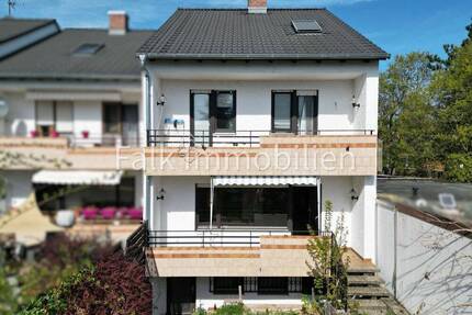 ***Platz für neue Geschichten! Reihenendhaus + Garten + Garage + Außenstellplatz in Brühl***