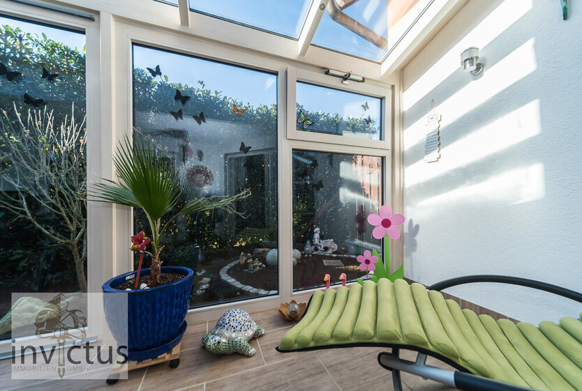 Wohnen mit Stil: Großzügiges Haus mit 6 Zimmern, Wintergarten, Doppelgarage, Kamin & Einliegerwhg! 6.5 zimmer