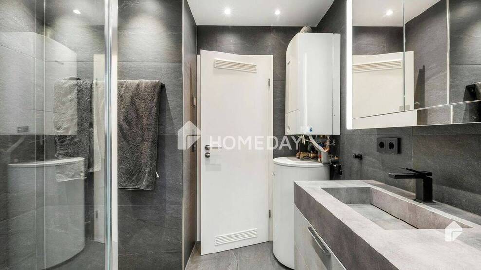 Luxuriös und komplett möbliert: Hochwertige 4-Zimmer-Wohnung mit EBK, Loggia, Fitnessbereich und TG 4 zimmer