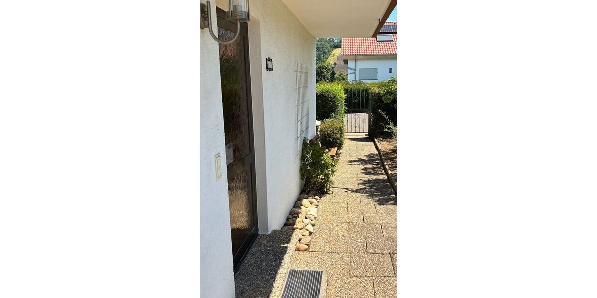Gepflegte Doppelhaushälfte mit großem Garten in Top-Wohnlage - Einfamilienhaus Cleebronn | Angebot:27294861