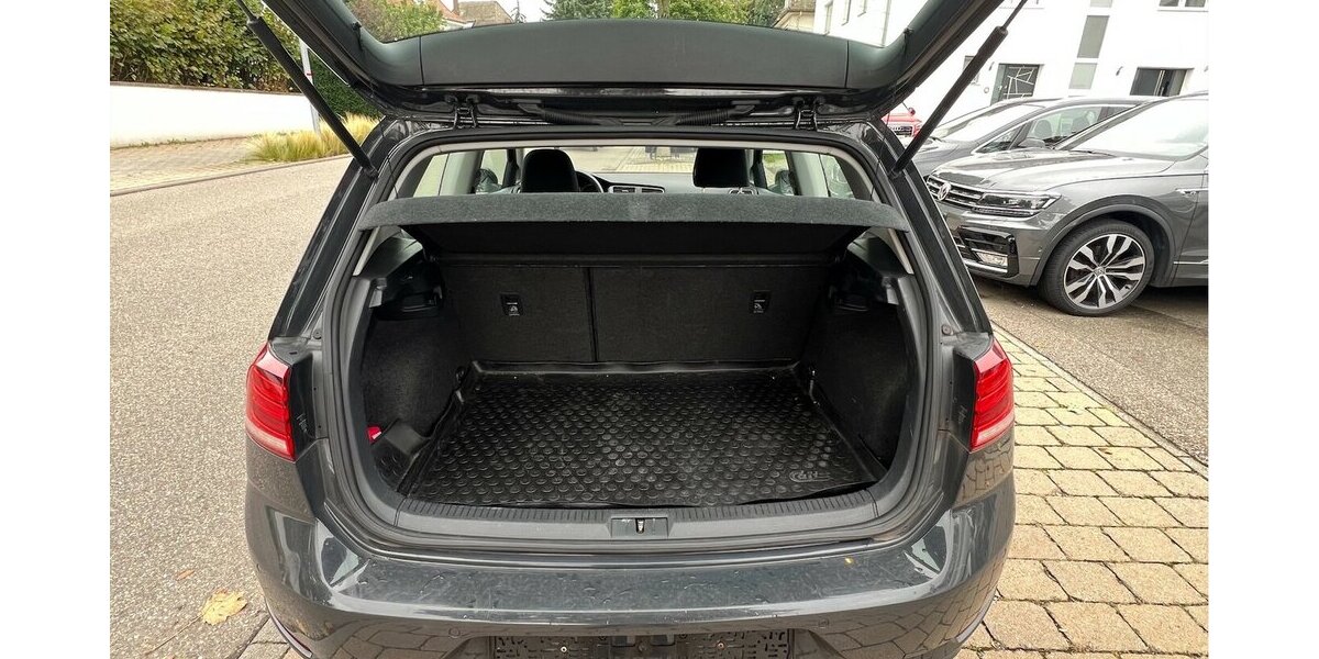 VW Golf VII 1.6 TDI BMT Start-Stopp PDC 164.000 km 9.490 &euro; Neckarsulm 74172