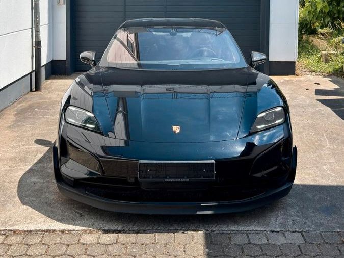 Porsche Taycan 6.790 km 159.999 &euro; Markgröningen 71706