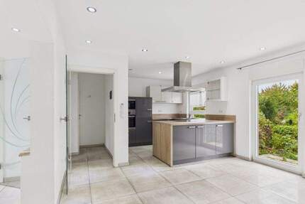 Ruhig gelegene familienfeundliche DHH im Herzen von Heilbronn mit Garage und kleinem Gärtchen 6 zimmer