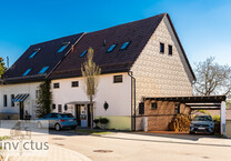 Coole Doppelhaushälfte mit Kamin, Garten, Sonnenterrasse und Carport