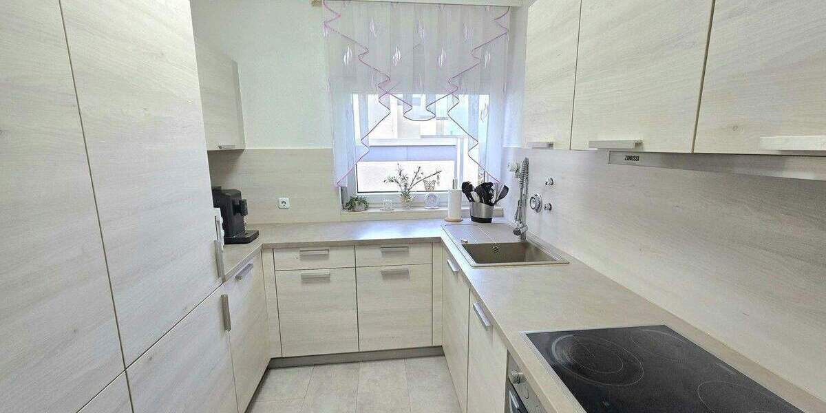 Schöne gemütliche Wohnung in sehr ruhiger Sackgassen Lage mit herrlichem Ausblick. Provisionsfrei. 3 zimmer