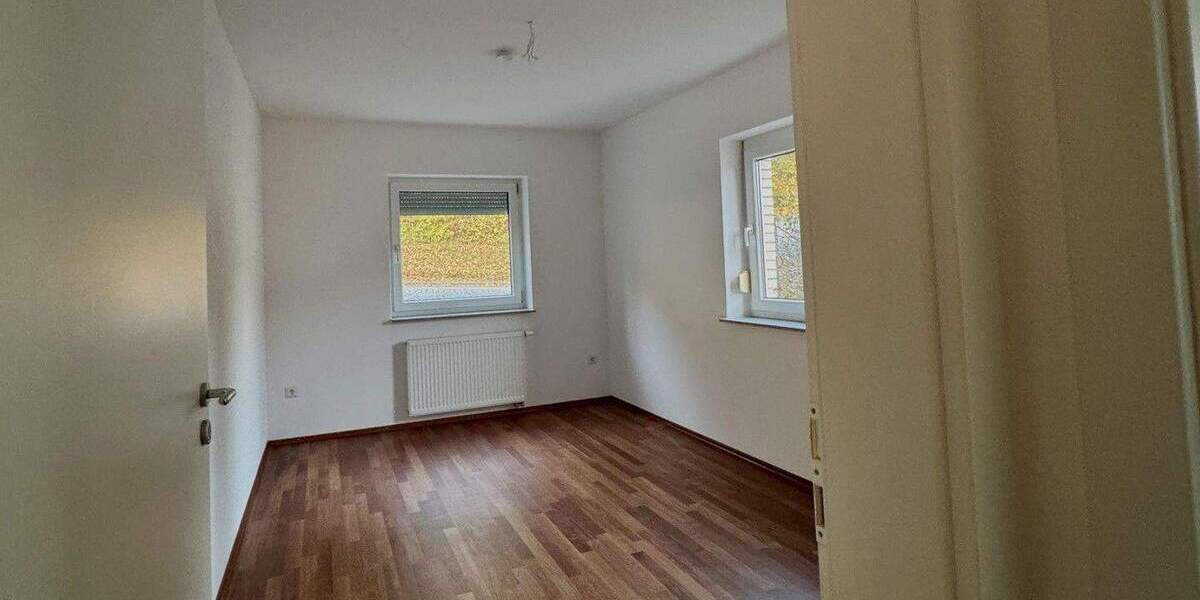 Einfamilienhaus Neckarzimmern - 6 Zimmer, 315 m&sup2;, 2.600&euro; | Angebot:24504270