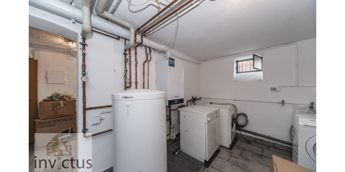 Dreifamilienhaus mit großem Garten, Terrasse u. Loggia! Wohnen und Vermieten unter einem Dach. 8 zimmer