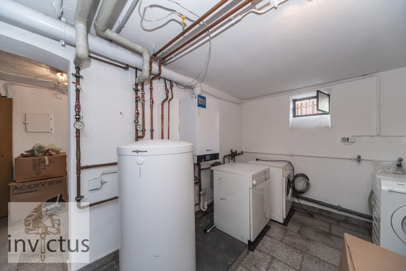 Dreifamilienhaus mit großem Garten, Terrasse u. Loggia! Wohnen und Vermieten unter einem Dach. 8 zimmer