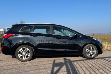 Hyundai i30 152.000 km 7.800 &euro; Langenbrettach 74243