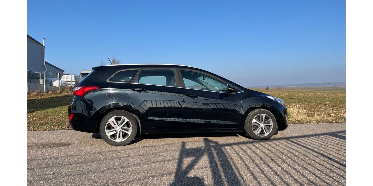 Hyundai i30 152.000 km 7.800 &euro; Langenbrettach 74243