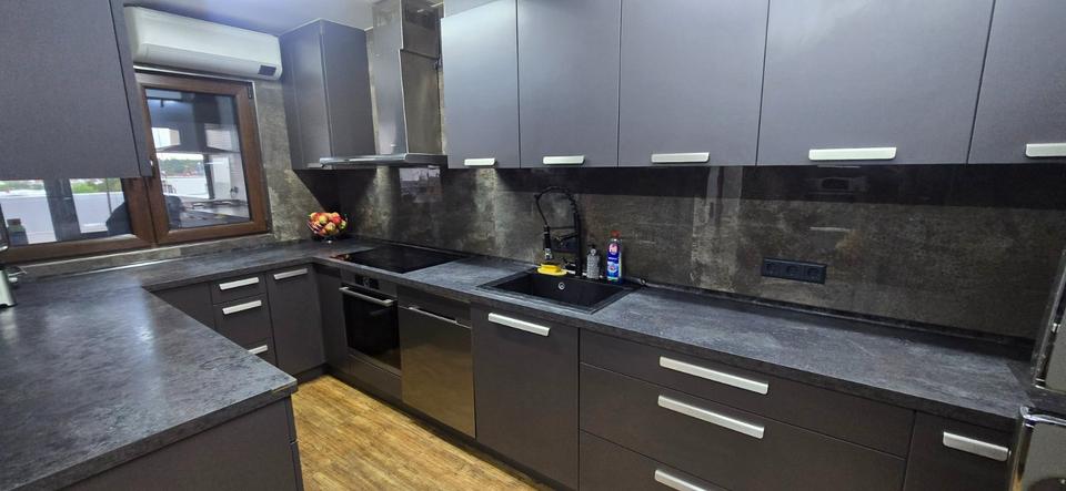 Wohn- und Geschäftshaus in Leingarten – Halle + Wohnung 6 zimmer