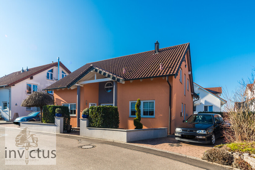 Wohnen mit Stil: Großzügiges Haus mit 6 Zimmern, Wintergarten, Doppelgarage, Kamin & Einliegerwhg! 6.5 zimmer