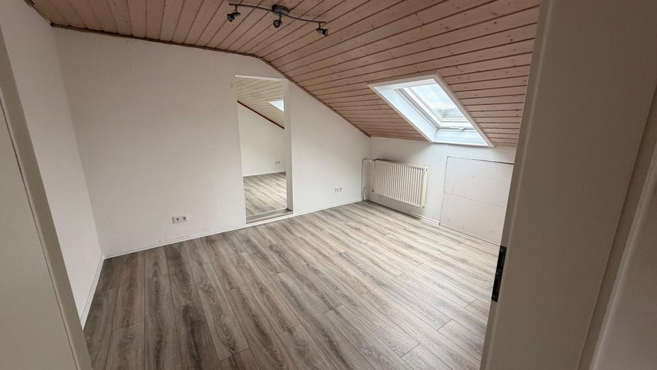 Dachgeschoßwohnung Billigheim - 4 Zimmer, 78 m&sup2;, 850&euro; | Angebot:25160996