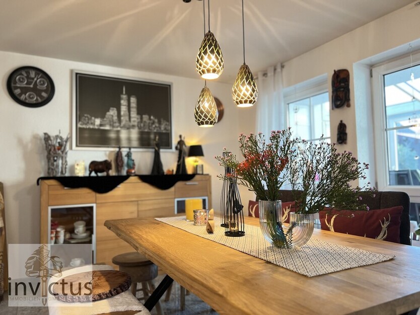 Wohnen mit Stil: Großzügiges Haus mit 6 Zimmern, Wintergarten, Doppelgarage, Kamin & Einliegerwhg! 6.5 zimmer