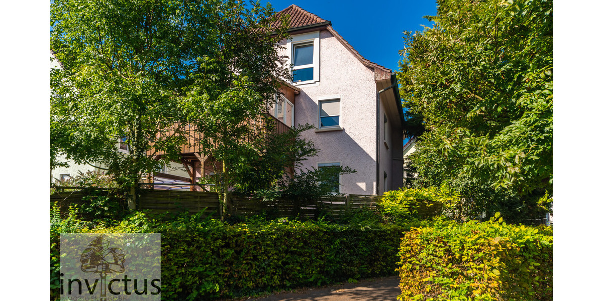 Dreifamilienhaus mit großem Garten, Terrasse u. Loggia! Wohnen und Vermieten unter einem Dach. 8 zimmer