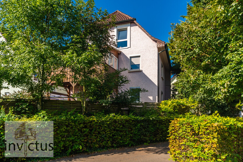 Dreifamilienhaus mit großem Garten, Terrasse u. Loggia! Wohnen und Vermieten unter einem Dach. 8 zimmer