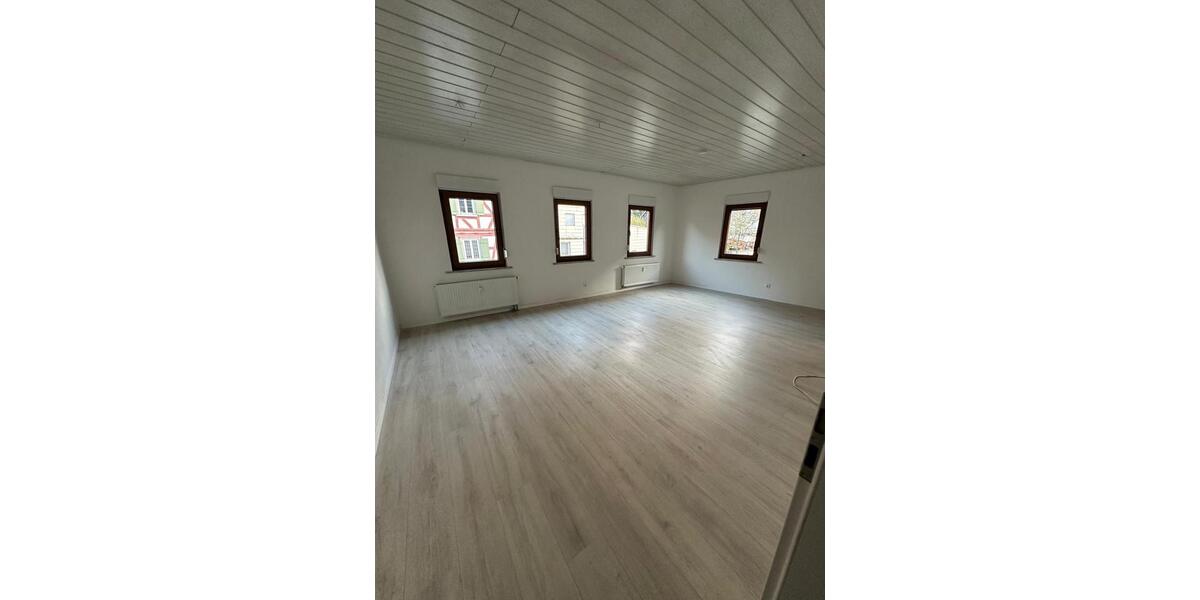 Etagenwohnung Oedheim - 5 Zimmer, 140 m&sup2;, 1.460&euro; | Angebot:27557894